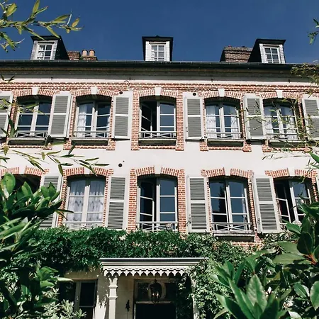 La Maison De Lucie Отель 3*