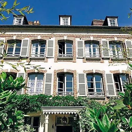 La Maison De Lucie מלון 3*