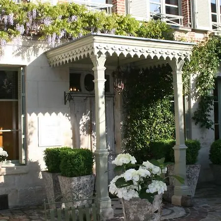 La Maison De Lucie מלון 3*